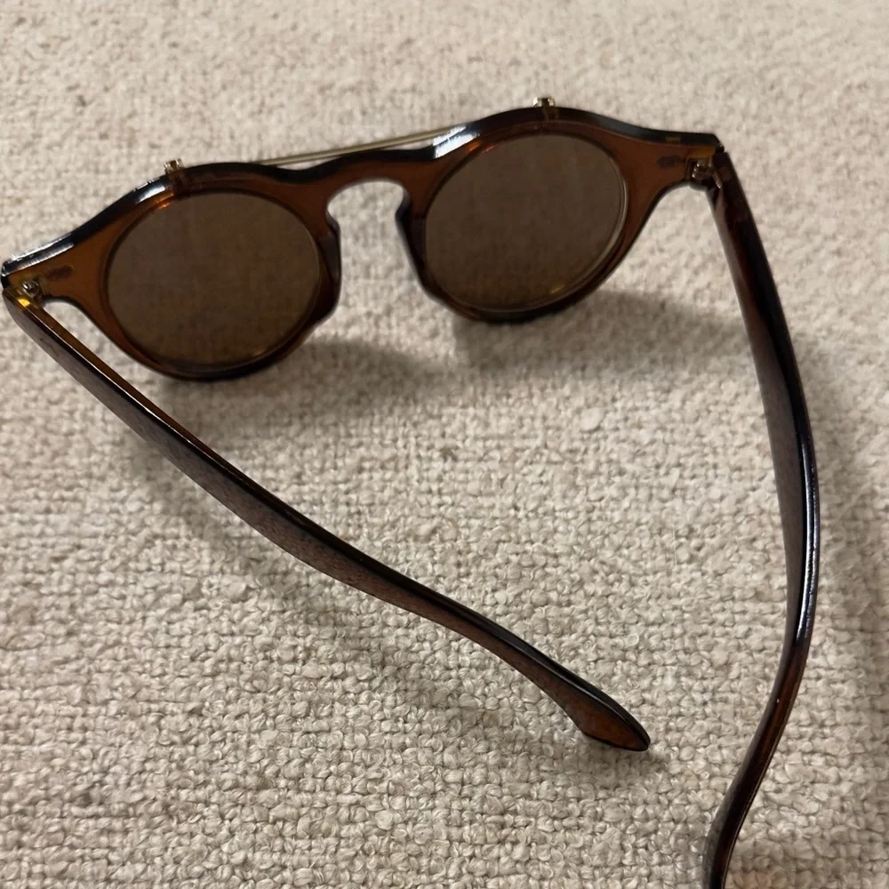 UNISEX Stylish Round Sunglasses with Gold Accents - Picture 9 of 11